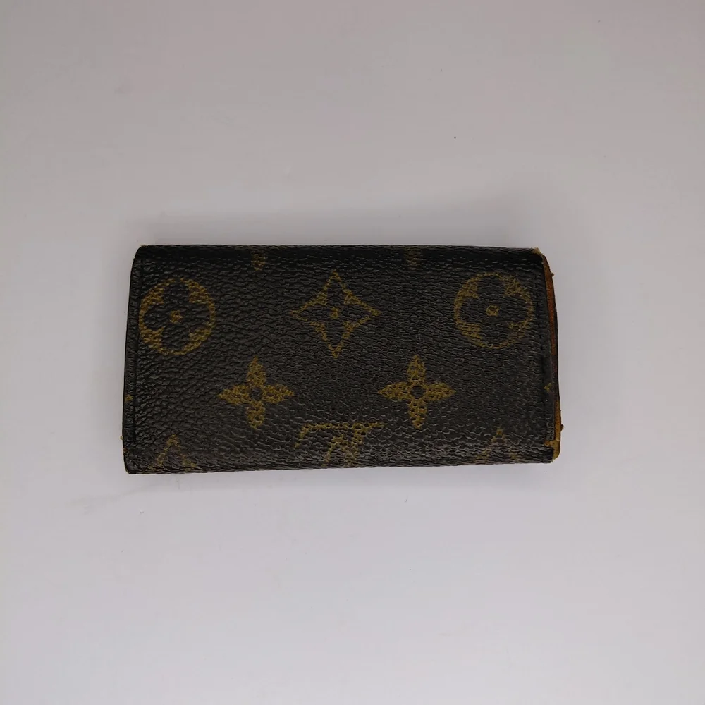 Louis Vuitton 4 Key Holder - Picture 3 of 17